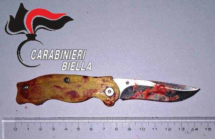 Aggredisce il rivale con un coltello: arrestato