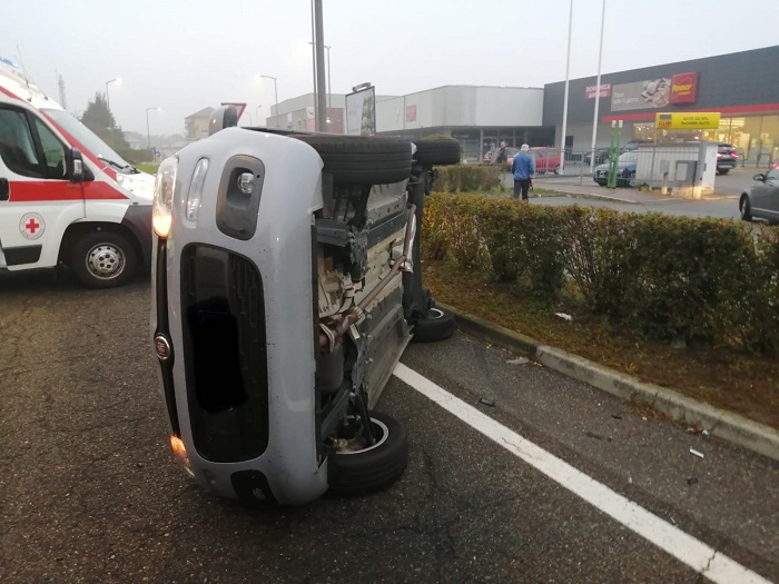 auto incidente croce rossa