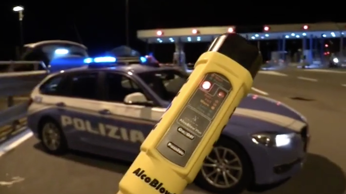 Polizia controlli strada notte