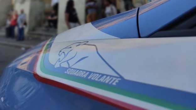 polizia volante auto