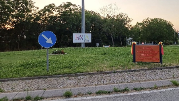 fontaneto targa imbrattata