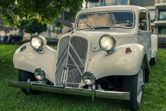 Raduno di auto e moto d'epoca itinerante fra Momo, Cressa e Barengo