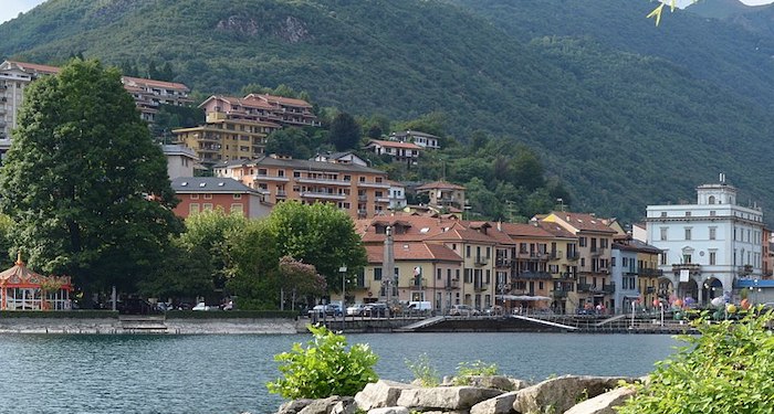 1280px Lungolago di Omegna panoramio 6