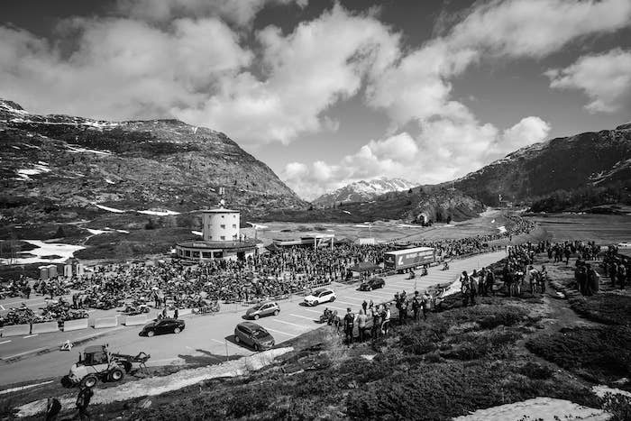 Motociclisti italiani e svizzeri si incontrano al Passo del Sempione